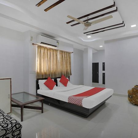 Hotel O Rudra Palace Ахмедабад Экстерьер фото