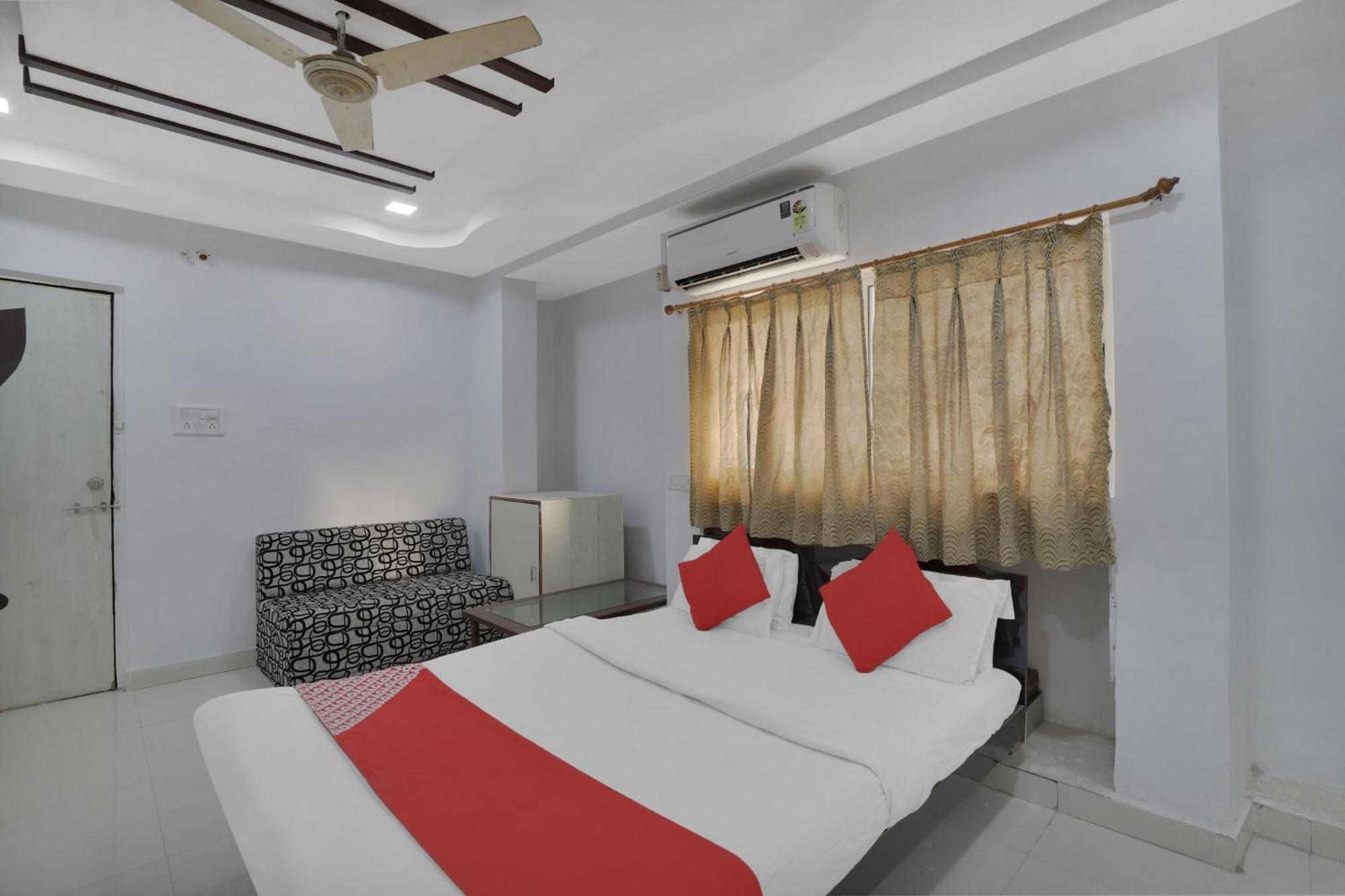 Hotel O Rudra Palace Ахмедабад Экстерьер фото