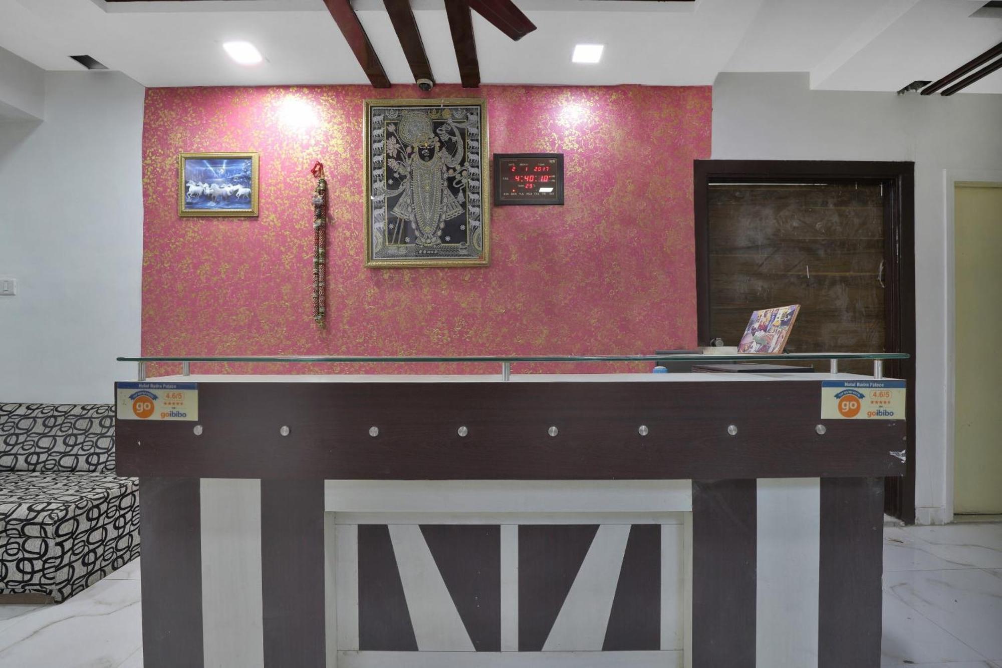 Hotel O Rudra Palace Ахмедабад Экстерьер фото